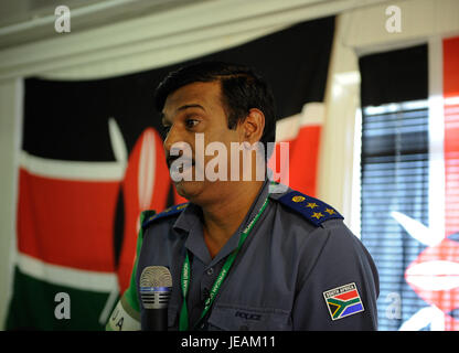 La cerimonia di premiazione della Medaglia del Kenya del 12 dicembre 2014 ha onorato gli individui per il loro contributo alla società. L'immagine cattura la cerimonia formale di riconoscimento e distribuzione dei premi in Kenya. Foto Stock