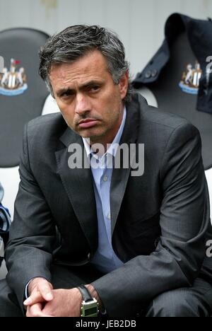 JOSE MOURINHO CHELSEA MANAGER St James Park Newcastle Inghilterra 22 aprile 2007 Foto Stock