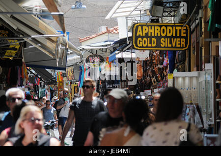 Una strada ad Atene il mercato delle pulci, Grecia Foto Stock