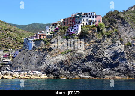 Manarola, uno dei Cliffside paesini delle Cinque Terre in Liguria Costa d'Italia. Foto Stock