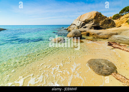 L'acqua chiara in Cala Caterina, Sardegna Foto Stock