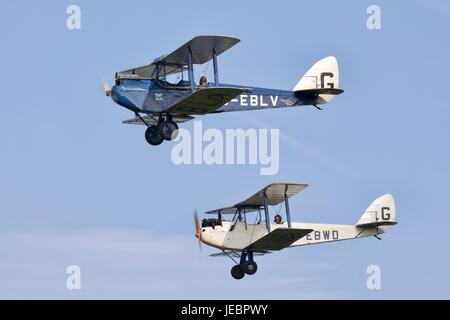 1925 DH60 Cirrus Moth volare con un DH60X Moth Foto Stock