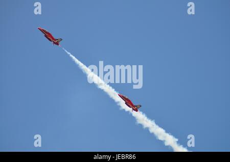 RAF frecce rosse getti di arrampicata di tallonamento skywards fumo bianco Foto Stock