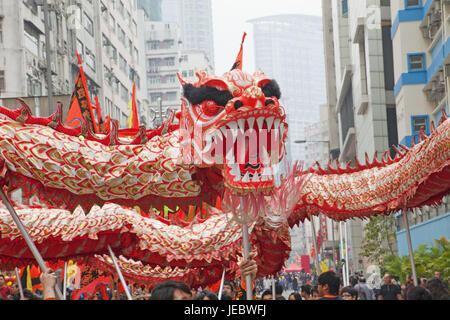 Cina, Hong Kong, Dragon's dance, uomini, tradizione, massa, turismo, salvare, Dragon's dance, danza, cultura, drago di carta, dragon, in cinese, persone, ruote dentate, bite, giovani, turisti, Foto Stock