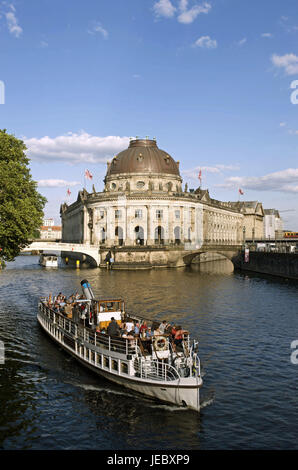 Germania Berlino, turistico boot sulla Sprea, sullo sfondo l'isola dei musei con Bode Museum, Foto Stock