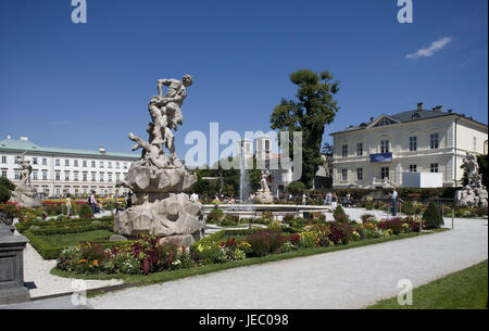 Austria, Salisburgo, il castello di Mirabell, Mirabellgarten, statue, pozzi, turisti, nessun modello di rilascio, città, bloccare, edificio stile architettonico, barocco, bloccare giardino, giardino, parco, il giardino Mirabell, fontana, caratteri, getto d'acqua, luogo di interesse, turismo, destinazione turistica, persona, sole, cielo blu, Foto Stock