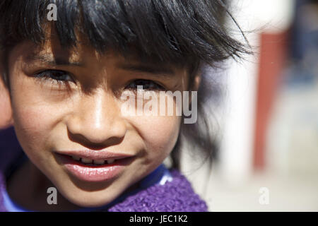 Guatemala, Quetzaltenango, scuola, pausa di corte, schoolboy per giochi, nessun modello di rilascio, alcuna proprietà di rilascio, Foto Stock