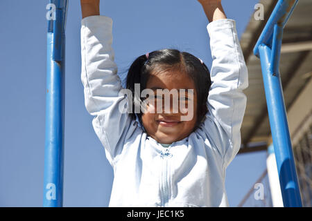 Guatemala, Quetzaltenango, scuola, pausa di corte, schoolboy per giochi, nessun modello di rilascio, alcuna proprietà di rilascio, Foto Stock