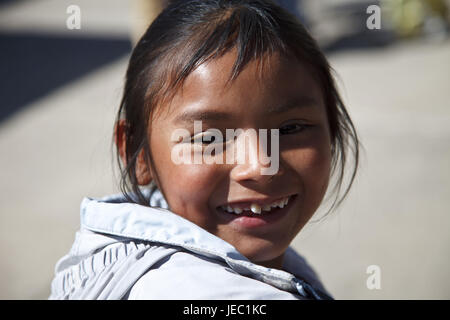 Guatemala, Quetzaltenango, scuola, pausa di corte, schoolboy per giochi, nessun modello di rilascio, alcuna proprietà di rilascio, Foto Stock