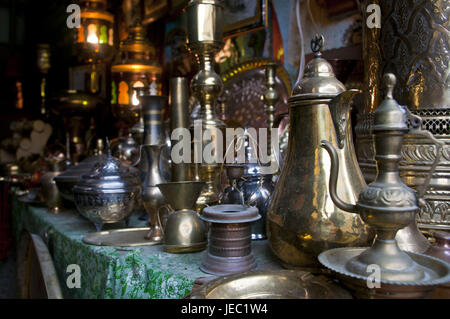 Negozio di souvenir alle vendite nell'UNESCO-patrimonio culturale mondiale kasbah, nella Città Vecchia di Algeri, la capitale dell'Algeria, Africa Foto Stock