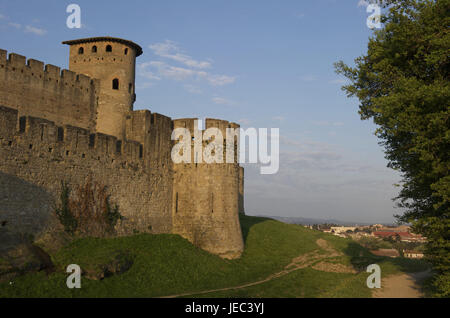 Francia, regione Aude, Carcassonne, fortezza attachment, città in background, Foto Stock