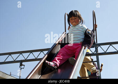 Guatemala, Quetzaltenango, scuola, pausa di corte, schoolboy per giochi, nessun modello di rilascio, alcuna proprietà di rilascio, Foto Stock