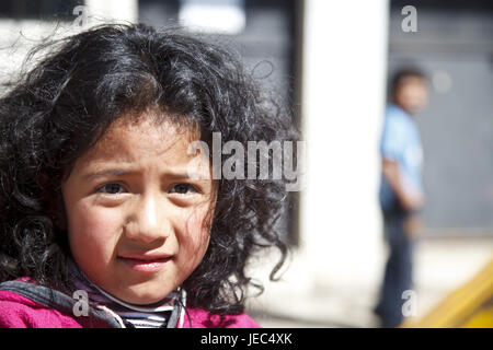 Guatemala, Quetzaltenango, scuola, pausa di corte, schoolboy per giochi, nessun modello di rilascio, alcuna proprietà di rilascio, Foto Stock