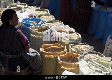 Guatemala, Solola, mercato, donna, Maya, vendere nessun modello di rilascio, Foto Stock