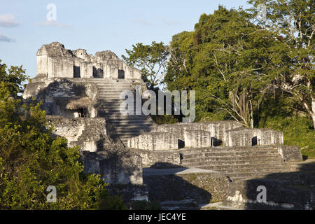 Guatemala, Tikal, rovine Maya, granella plaza, alcuna proprietà di rilascio, Foto Stock