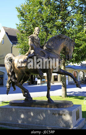 In Germania, in Baviera, Altötting, spazio Kapell, monumento conte Tilly, Tilly, conteggio, statua equestre, scultura, monumento, Europa, il turismo, la religione, il cristianesimo, Baviera, destinazione, luogo di grazia, luogo di pellegrinaggio, centro città, città, estate, luogo di interesse, freeze frame, Foto Stock