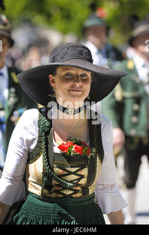 Tag patrocinio della bavarese di montagna le società di protezione con processione festosa di Traunstein, Foto Stock