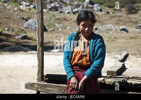 Guatemala, monti Cuchumatanes, ragazze, Maya, acqua, ottenendo, nessun modello di rilascio, Foto Stock