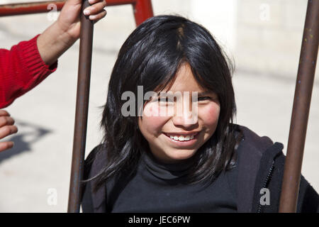 Guatemala, Quetzaltenango, scuola, pausa di corte, schoolboy per giochi, nessun modello di rilascio, alcuna proprietà di rilascio, Foto Stock