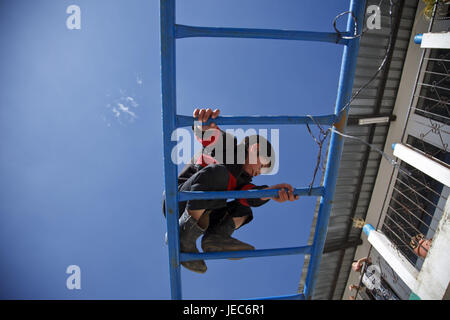 Guatemala, Quetzaltenango, scuola, pausa di corte, schoolboy per giochi, nessun modello di rilascio, alcuna proprietà di rilascio, Foto Stock