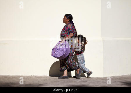 Guatemala, Solola, mercato, donna, ragazza, Maya, nessun modello di rilascio, Foto Stock