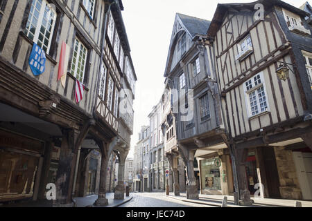 Francia, Bretagna COTES D'Armor, Dinan, townscape, vecchie tipiche case a graticcio, Foto Stock