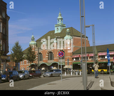 Germania, SCHLESWIG-HOLSTEIN, Lubecca, stazione centrale, Nord Germania, città anseatica, Isola della Città Vecchia, la Città Vecchia, la città, vista città, scene di strada, station building, stazione ferroviaria, edificio, struttura, storicamente, spurgo stazione ferroviaria, edificio di mattoni, luogo di interesse, passante, persona, UNESCO-patrimonio culturale mondiale, Foto Stock