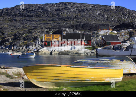 La Groenlandia, Discoteca Bay, Ilimanaq, case, case in legno, oar stivali, Groenlandia occidentale, paesaggi costieri, costa, luogo costiero, bay, rock, bile costa, montagna, l'Artico, capanna in legno, liquidazione, villaggio, stivali in legno, villaggio inuit, shore, esterno, Foto Stock