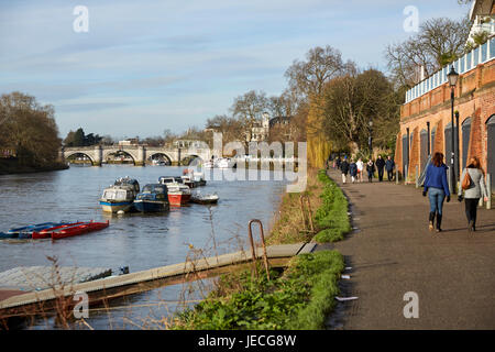 Riverfront viste, London, Regno Unito Foto Stock