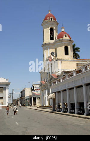 Cuba, Cienfuegos, Parque Marti, chiesa, Caraibi, isola, città, case, edifici, edifici commerciali, chiesa parrocchiale, struttura, architettura, luogo di interesse, destinazione, turismo, Foto Stock