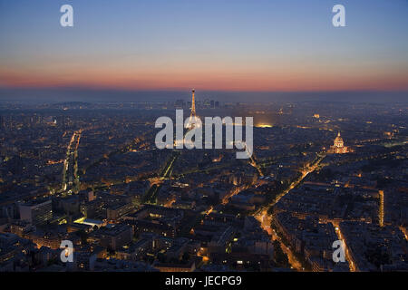 Francia, Parigi, città panoramica, Torre Eiffel, non valido la cattedrale di sera, tuning, capitale, torre, acciaio a struttura mista in legno e muratura tower, struttura, costruzione, acciaio design lavoro, landmark, cattedrale, cattedrale, luogo di interesse, destinazione, il turismo, la sera il sole, la luce della sera, Foto Stock