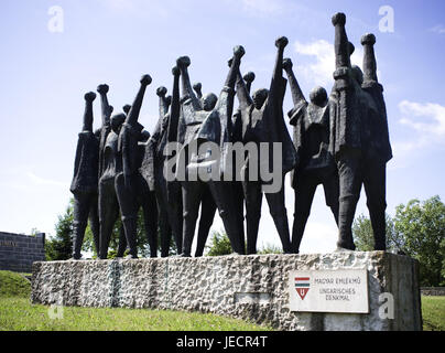 Austria, Mauthausen, campo di concentramento memorial, scultura, monumento ungherese, del carattere di gruppo, al di fuori dell area, Austria superiore, campo di concentramento, il socialismo nazionale, campo di lavoro, campo di concentramento, campo di prigionia, detenuto dal magazzino, del prigioniero di guerra del magazzino, supporto, omicidio, distruzione, omicidio, duro lavoro, la Shoah, dimensione omicidio, la distruzione di massa, l'antisemitismo, dei prigionieri di guerra, gli ebrei, zingari, memorial, raccoglimento, promemoria, memorial, icona, caratteri, gruppo gesto, tifo, ribelle, nessuno, esterno, Foto Stock