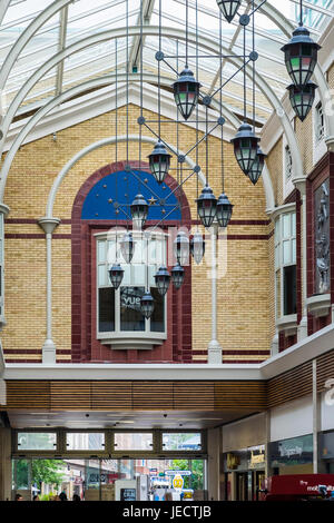 Centro città di Harrow, suburbano città nel nord ovest di Londra, England, Regno Unito Foto Stock