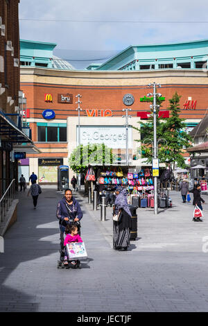 Centro città di Harrow, suburbano città nel nord ovest di Londra, England, Regno Unito Foto Stock