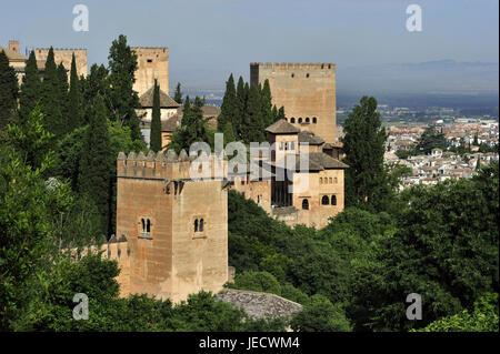 Spagna, Andalusia, Granada, Alhambra Palace, parte della città di Albaicin in background, Foto Stock