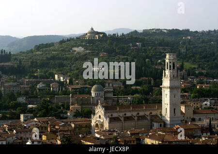 L'Italia, Veneto, Verona, vista sulla Città Vecchia con la cattedrale, Foto Stock