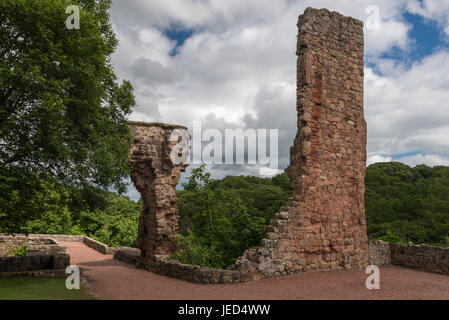 Il fianco nord e il gateway del castello di Rosslyn nel Midlothian Scozia Scotland Foto Stock