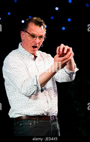 Steve Williams, scrittore di scienza per i bambini, al 2017 Hay Festival della letteratura e delle arti, Hay on Wye, Wales UK Foto Stock