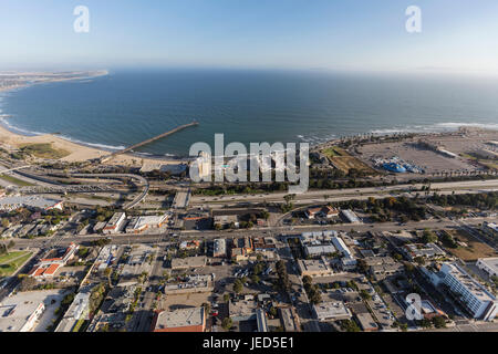 Vista aerea di Ventura Pier e waterfront nella California Meridionale. Foto Stock