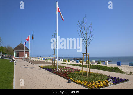 Passeggiata in centro balneare Wyk, isola di Föhr, il Mare del Nord, isola del Mare del Nord, la costa del Mare del nord, nord il fregio del paese, i Frisoni del Nord, il parco nazionale di Schleswig-Holstein velme, SCHLESWIG-HOLSTEIN, Germania settentrionale, Germania, Europa Foto Stock