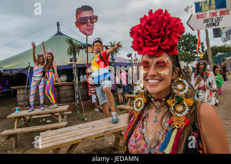 Glastonbury, Somerset, Regno Unito. Il 23 giugno, 2017. Il 2017 Festival di Glastonbury, azienda agricola degna. Glastonbury, 23 giugno 2017 il credito: Guy Bell/Alamy Live News Foto Stock