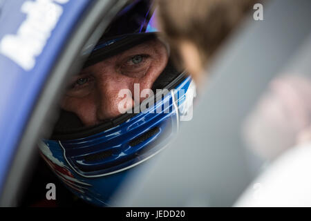 Silverstone, UK. Il 24 giugno 2017. Paul Hollywood racing in Britcar con il Beechdean Motorsport in una Aston Martin Vantage GT4 Credito: Steven roe/Alamy Live News Foto Stock