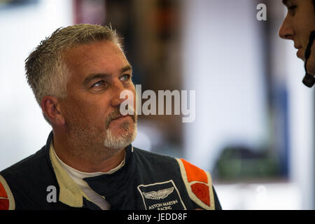 Silverstone, UK. Il 24 giugno 2017. Paul Hollywood racing in Britcar con il Beechdean Motorsport in una Aston Martin Vantage GT4 Credito: Steven roe/Alamy Live News Foto Stock