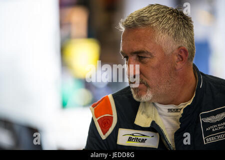 Silverstone, UK. Il 24 giugno 2017. Paul Hollywood racing in Britcar con il Beechdean Motorsport in una Aston Martin Vantage GT4 Credito: Steven roe/Alamy Live News Foto Stock