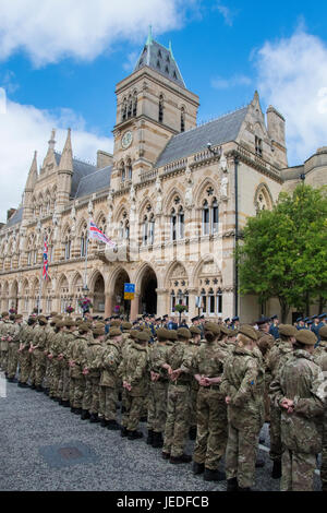 Northampton, Regno Unito. Il 24 giugno 2017. Northampton Forze Armate giorno Credito: PATRICK ANTHONISZ/Alamy Live News Foto Stock