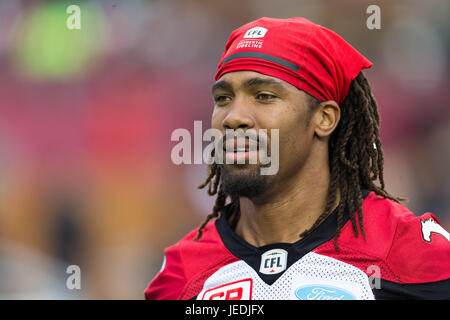 Il doppio lavoro straordinario. Il 23 giugno, 2017. Calgary Stampeders wide receiver Julan Lynch (85) prima del CFL gioco tra Calgary Stampeders e Ottawa Redblacks a TD Place Stadium di Ottawa in Canada. Stampeders e Redblacks legato 31-31 in doppia le ore di lavoro straordinario. Daniel Lea/CSM/Alamy Live News Foto Stock