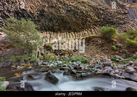 Il basalto formazioni rocciose note come sinfonia di pietre in Armenia. Foto Stock
