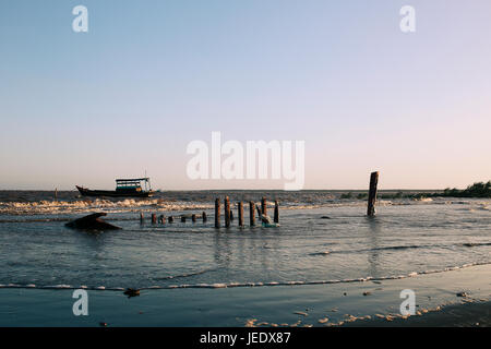 Barche su Tan Thanh Beach Go Cong Viet Nam travel foto sfondo astratto Foto Stock