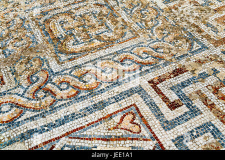 Cuore dettaglio di un Mosaico Antico sulla strada del sito archeologico romano di Efeso in Turchia. Foto Stock