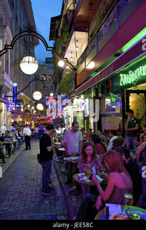 Turchia, Istanbul, Beyoglu, parte della città di Taksim, Nevizade street cafe e ristorante, Foto Stock